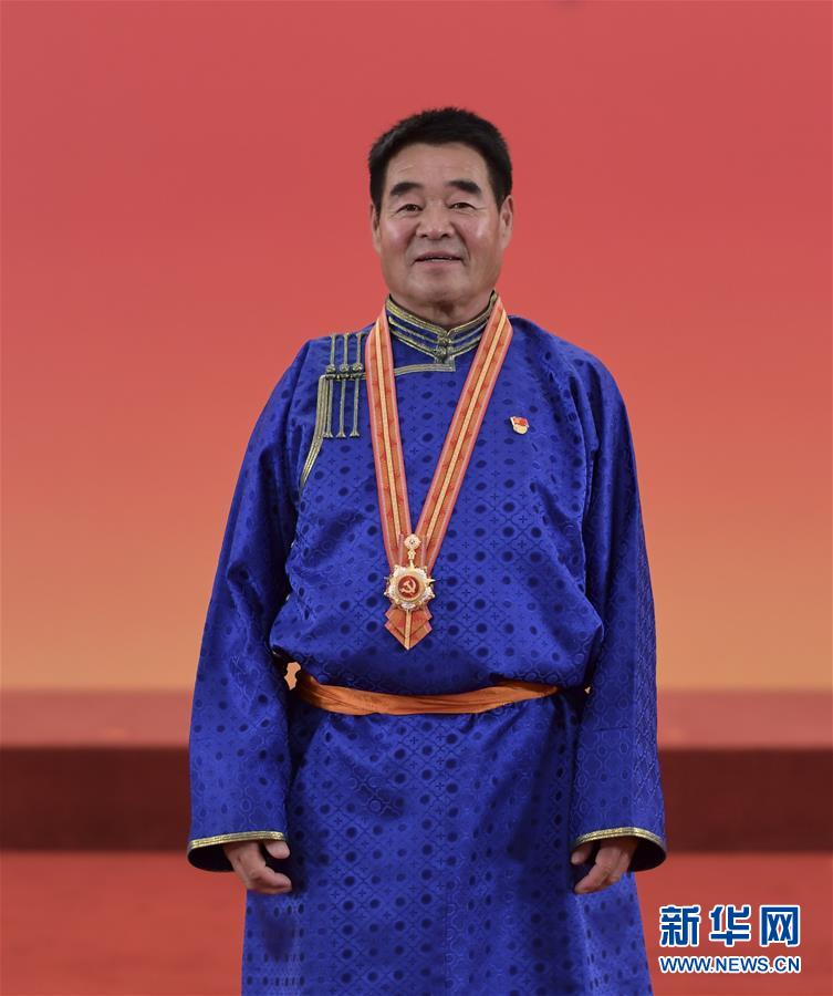 （奮斗百年路　啟航新征程·“七一勛章”獲得者·圖文互動(dòng)）（2）“草原之子”廷·巴特爾：讓草原綠起來，幫牧民富起來
