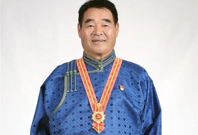（奮斗百年路　啟航新征程·“七一勛章”獲得者·圖文互動）（1）“草原之子”廷·巴特爾：讓草原綠起來，幫牧民富起來