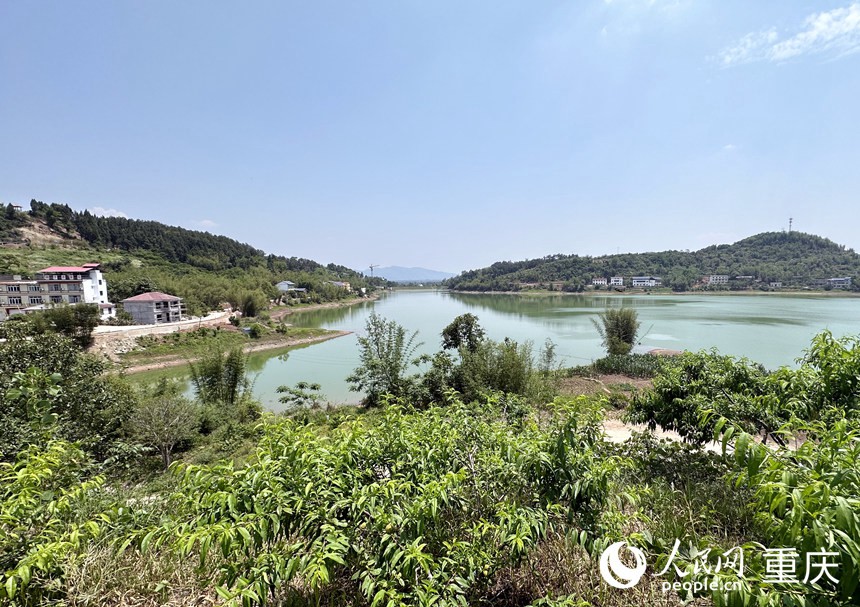 龍湖村以橋亭湖周邊為核心發(fā)展旅游產(chǎn)業(yè)。人民網(wǎng)記者 劉政寧攝