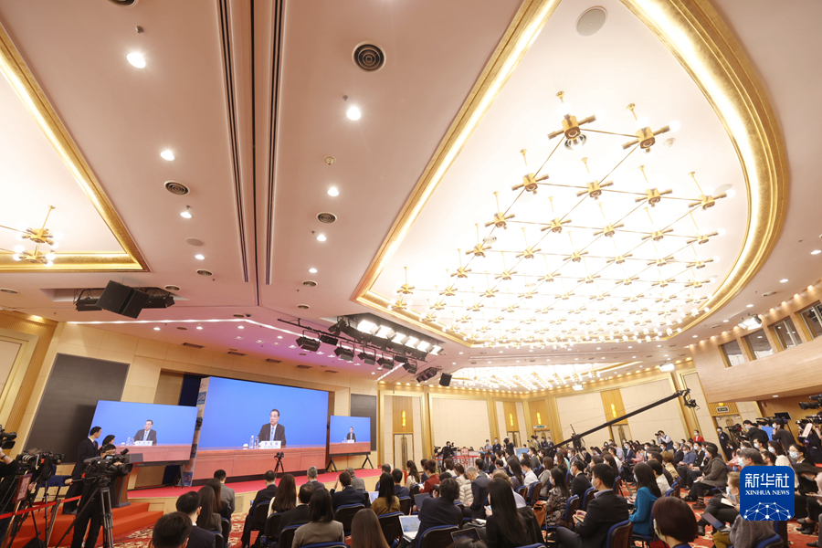 李克強(qiáng)總理出席記者會(huì)并回答中外記者提問(wèn)