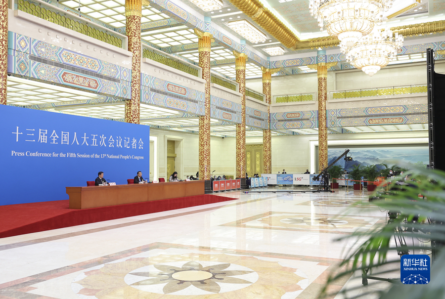 李克強(qiáng)總理出席記者會(huì)并回答中外記者提問(wèn)